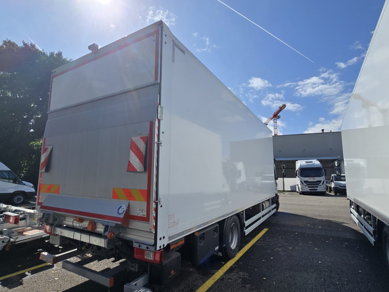 IVECO Eurocargo ML160E28/FP Koffer mit Ladebordwand - Koffer LKW: das Bild 2 IVECO Eurocargo ML160E28/FP Koffer mit Ladebordwand - Koffer LKW: das Bild 2