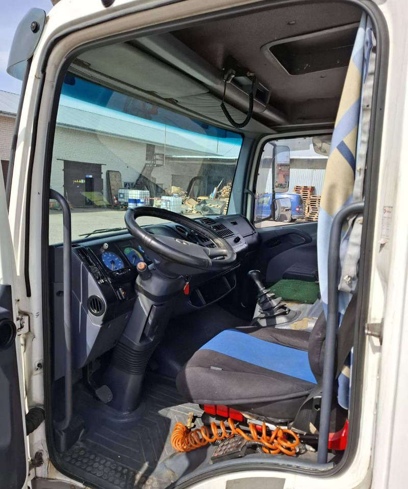 Mercedes-Benz 818 L - Plane LKW: das Bild 2 Mercedes-Benz 818 L - Plane LKW: das Bild 2