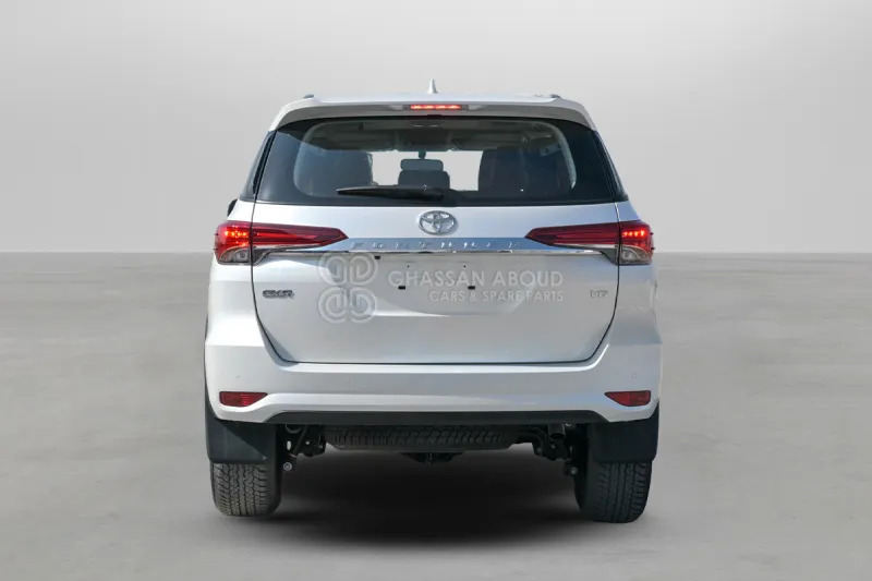 Toyota Fortuner 4X4 PART-TIME - SUV/ Geländewagen: das Bild 4 Toyota Fortuner 4X4 PART-TIME - SUV/ Geländewagen: das Bild 4