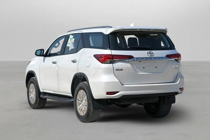 Toyota Fortuner 4X4 PART-TIME - SUV/ Geländewagen: das Bild 5 Toyota Fortuner 4X4 PART-TIME - SUV/ Geländewagen: das Bild 5
