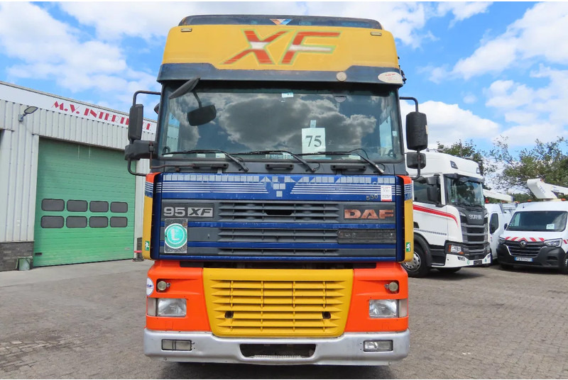 DAF XF 530 type E4, Manual!!! - Sattelzugmaschine: das Bild 3 DAF XF 530 type E4, Manual!!! - Sattelzugmaschine: das Bild 3