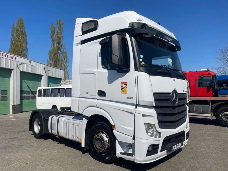 Mercedes-Benz Actros 1851 RETARDER, EVV, 831300 km original! RETARDER, 2 tanks - Sattelzugmaschine: das Bild 2 Mercedes-Benz Actros 1851 RETARDER, EVV, 831300 km original! RETARDER, 2 tanks - Sattelzugmaschine: das Bild 2