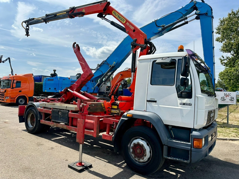 Abrollkipper, Autokran MAN 18.284 HOOKLIFT + CRANE PALFINGER PK 11001 A - TÜV 05/2026 - STEEL SPRING / BLATT / LAMES - BE TRUCK: das Bild 1