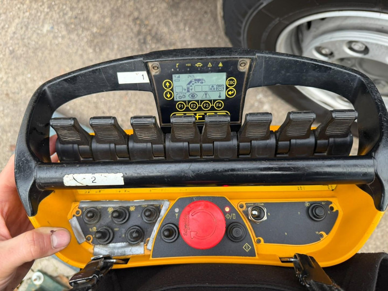 Abrollkipper, Autokran Mercedes-Benz AROCS 4143 8X4 WAF HOOKLIFT + CRANE EFFER 395 4S + ROTATOR + RADIO - 5/6 F - BE TRUCK - VERY NICE CONDITION: das Bild 12 Abrollkipper, Autokran Mercedes-Benz AROCS 4143 8X4 WAF HOOKLIFT + CRANE EFFER 395 4S + ROTATOR + RADIO - 5/6 F - BE TRUCK - VERY NICE CONDITION: das Bild 12