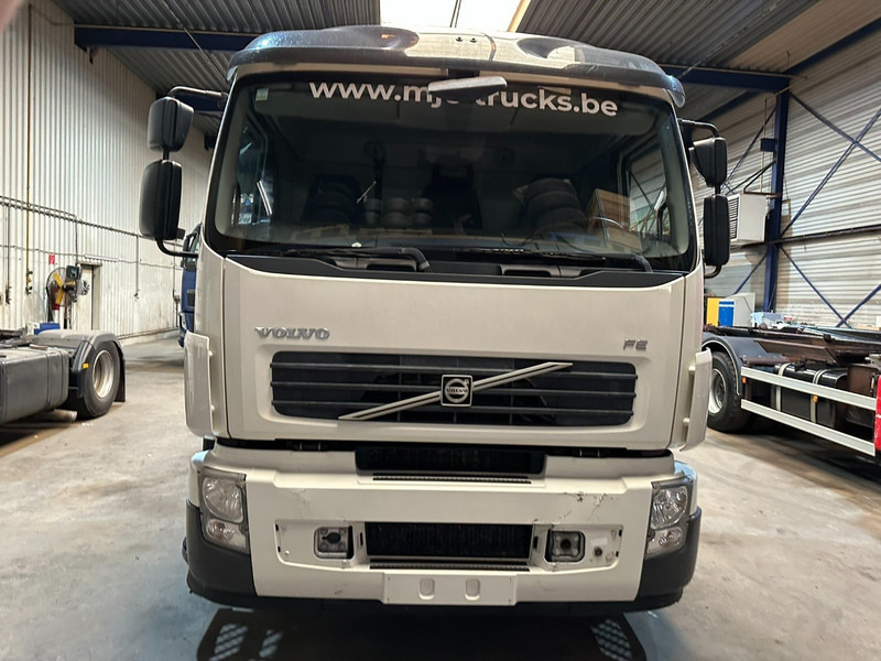 Volvo FE 300 6x2 + crane (20m!) PALFINGER PK18002 E 6x - LIFT / STEERING AXLE - MANUAL - EURO 5 - Autokran: das Bild 2 Volvo FE 300 6x2 + crane (20m!) PALFINGER PK18002 E 6x - LIFT / STEERING AXLE - MANUAL - EURO 5 - Autokran: das Bild 2