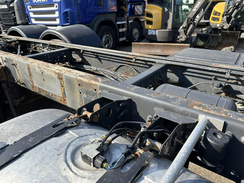 Fahrgestell LKW Volvo FM 340 8x2 CHASSIS (7m35) - LIFT+STEERING AXLE - MANUAL GEARBOX - EURO 3 - TÜV 05/2025 - BE TRUCK: das Bild 18