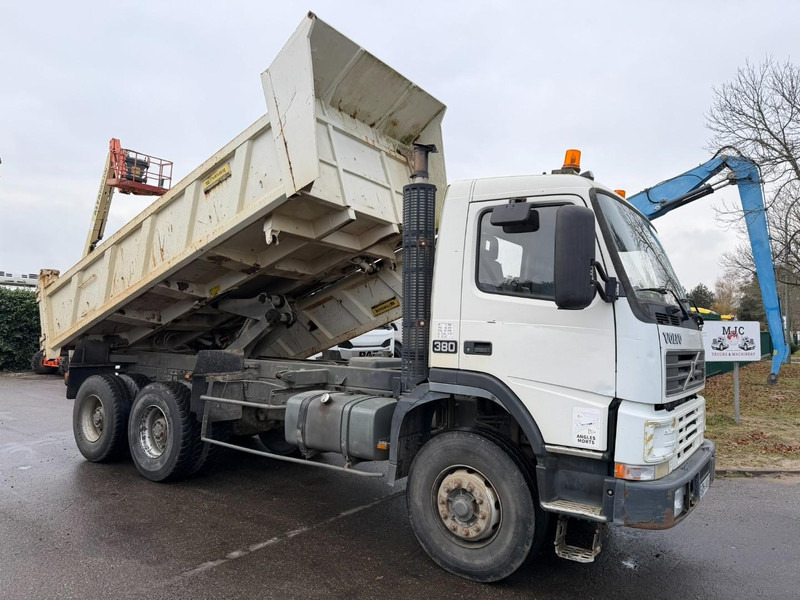 Volvo FM 380 6X4 2 WAY TIPPER + BORDMATIC / 2 SEITEN KIPPER - 13T AXLES - MANUAL 12 (3+3) - BIG AXLES HUB REDUCTION - STEEL SPRING - Kipper: das Bild 1 Volvo FM 380 6X4 2 WAY TIPPER + BORDMATIC / 2 SEITEN KIPPER - 13T AXLES - MANUAL 12 (3+3) - BIG AXLES HUB REDUCTION - STEEL SPRING - Kipper: das Bild 1