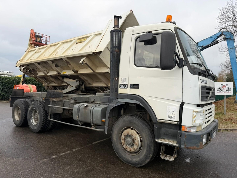 Volvo FM 380 6X4 2 WAY TIPPER + BORDMATIC / 2 SEITEN KIPPER - 13T AXLES - MANUAL 12 (3+3) - BIG AXLES HUB REDUCTION - STEEL SPRING - Kipper: das Bild 2 Volvo FM 380 6X4 2 WAY TIPPER + BORDMATIC / 2 SEITEN KIPPER - 13T AXLES - MANUAL 12 (3+3) - BIG AXLES HUB REDUCTION - STEEL SPRING - Kipper: das Bild 2
