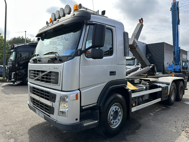 Volvo FM 400 6x4 HOOKLIFT / HAAKARM WAF 20T - EURO 5 - MANUAL - BLADVERING / STEEL SUSPENSION - TÜV 02/2026 - BE TRUCK - Abrollkipper: das Bild 3 Volvo FM 400 6x4 HOOKLIFT / HAAKARM WAF 20T - EURO 5 - MANUAL - BLADVERING / STEEL SUSPENSION - TÜV 02/2026 - BE TRUCK - Abrollkipper: das Bild 3