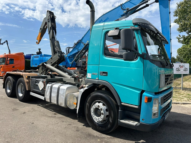 Volvo FM12-420 6x2 HOOKLIFT - MANUAL - EURO 3 - AIR SUSPENSION - 10 TIRES / DOUBLE WHEELS - FR TRUCK - Abrollkipper: das Bild 1 Volvo FM12-420 6x2 HOOKLIFT - MANUAL - EURO 3 - AIR SUSPENSION - 10 TIRES / DOUBLE WHEELS - FR TRUCK - Abrollkipper: das Bild 1