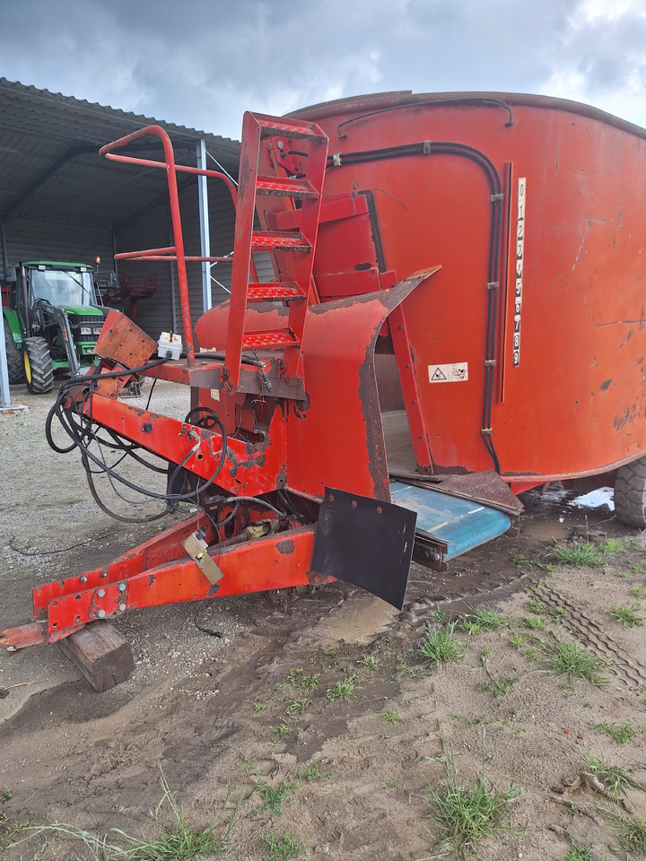 AGRAM BIG-FEED - Futtermischwagen: das Bild 2 AGRAM BIG-FEED - Futtermischwagen: das Bild 2