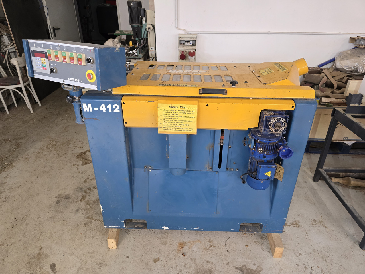 BAKER M-412 - Holzbearbeitungsmaschine: das Bild 1 BAKER M-412 - Holzbearbeitungsmaschine: das Bild 1