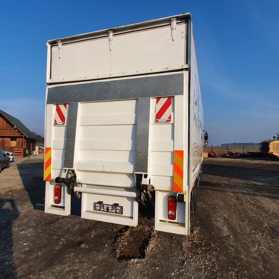 DAF CF 65.220 - Koffer LKW: das Bild 4 DAF CF 65.220 - Koffer LKW: das Bild 4