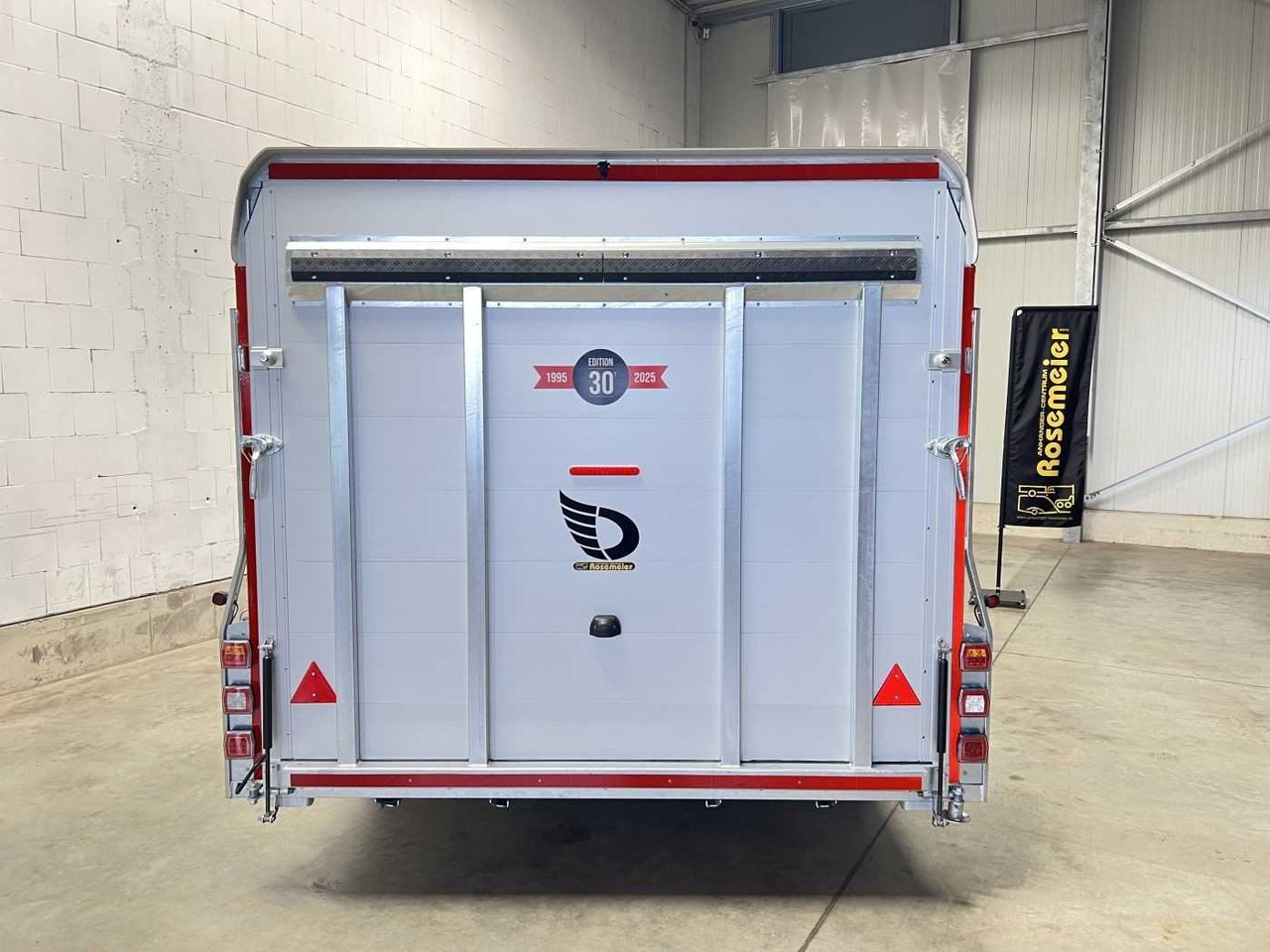 CHEVAL LIBERTE DEBON C2000 Roadster ALF Autotransporter geschlossen - Autotransporter Anhänger: das Bild 4 CHEVAL LIBERTE DEBON C2000 Roadster ALF Autotransporter geschlossen - Autotransporter Anhänger: das Bild 4