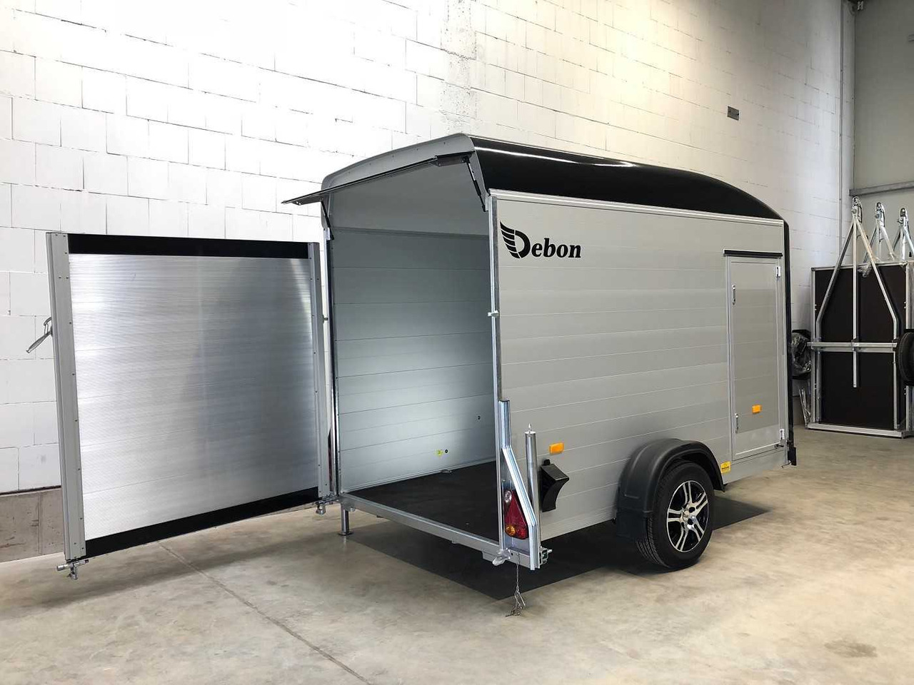 CHEVAL LIBERTE DEBON C300 Roadster Alufelge Kofferanhänger - Motorradanhänger: das Bild 5 CHEVAL LIBERTE DEBON C300 Roadster Alufelge Kofferanhänger - Motorradanhänger: das Bild 5