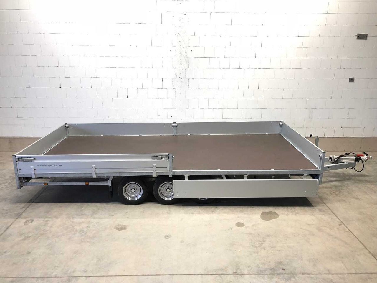HULCO Medax-3 3500 Hochlader - PKW Anhänger: das Bild 4 HULCO Medax-3 3500 Hochlader - PKW Anhänger: das Bild 4