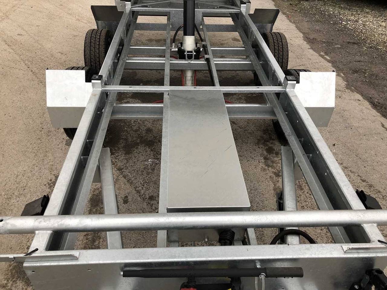 HUMBAUR HTK 3500.37 Dreiseitenkipper - Kipper Anhänger: das Bild 5 HUMBAUR HTK 3500.37 Dreiseitenkipper - Kipper Anhänger: das Bild 5