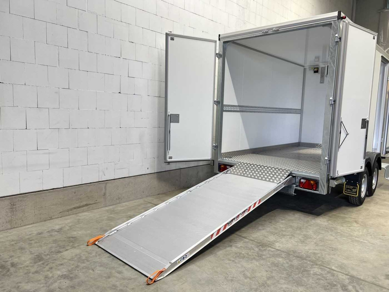 VEZEKO TK C 30.35 KH Rampe ausziehbar Kühlanhänger - Kühlkoffer Anhänger: das Bild 3 VEZEKO TK C 30.35 KH Rampe ausziehbar Kühlanhänger - Kühlkoffer Anhänger: das Bild 3