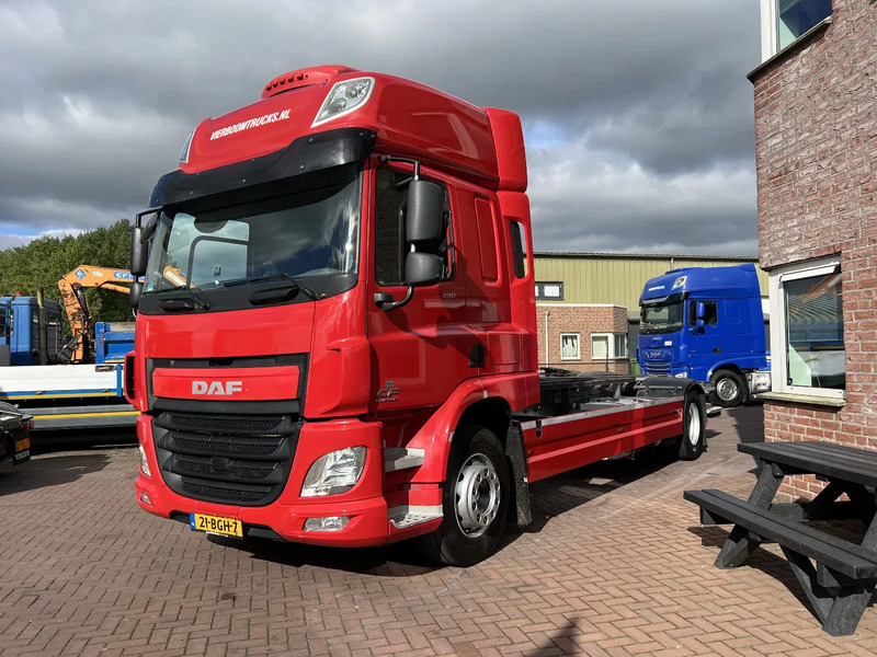 DAF CF 290 4X2 EURO6 SPACECAB RENOVA / VANGMUIL / LAADKLEP / TOP STAAT - Containerwagen/ Wechselfahrgestell LKW: das Bild 2 DAF CF 290 4X2 EURO6 SPACECAB RENOVA / VANGMUIL / LAADKLEP / TOP STAAT - Containerwagen/ Wechselfahrgestell LKW: das Bild 2