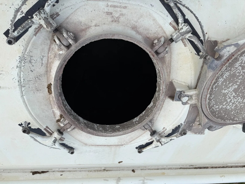 Kässbohrer SSK-60 Kipp-Silo 60.000liter TOP ZUSTAND HOLLAND TRAILER!!!!!!!!! - Tankauflieger: das Bild 5 Kässbohrer SSK-60 Kipp-Silo 60.000liter TOP ZUSTAND HOLLAND TRAILER!!!!!!!!! - Tankauflieger: das Bild 5