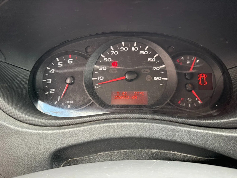 Renault Master Master 130HP Koffer mit Ladebordwand / Euro6 / TOP ZUSTAND - Koffer Transporter: das Bild 3 Renault Master Master 130HP Koffer mit Ladebordwand / Euro6 / TOP ZUSTAND - Koffer Transporter: das Bild 3