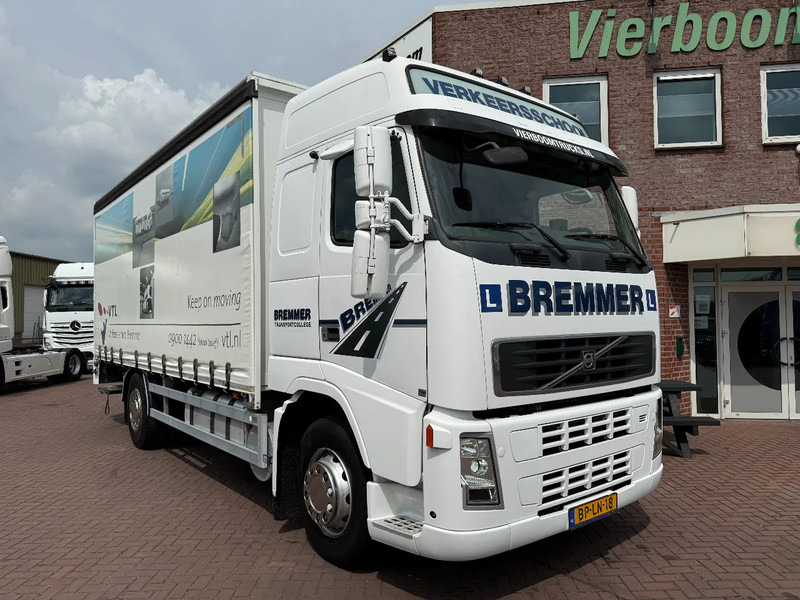 Volvo FH12-380 4X2 Euro3 / Manual / only 276tkm / Driving school - Koffer LKW: das Bild 1 Volvo FH12-380 4X2 Euro3 / Manual / only 276tkm / Driving school - Koffer LKW: das Bild 1
