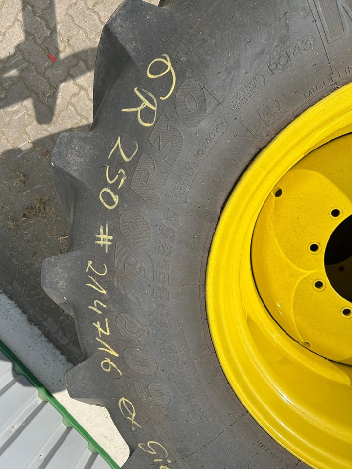 Michelin Kompletträder 710/70R42 600/70R30 - Reifen für Landmaschine: das Bild 4 Michelin Kompletträder 710/70R42 600/70R30 - Reifen für Landmaschine: das Bild 4