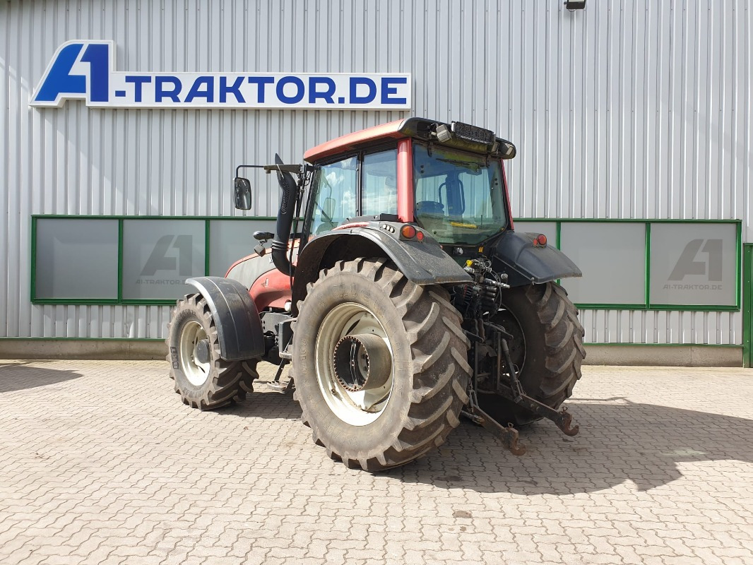 Traktor Valtra T151: das Bild 9