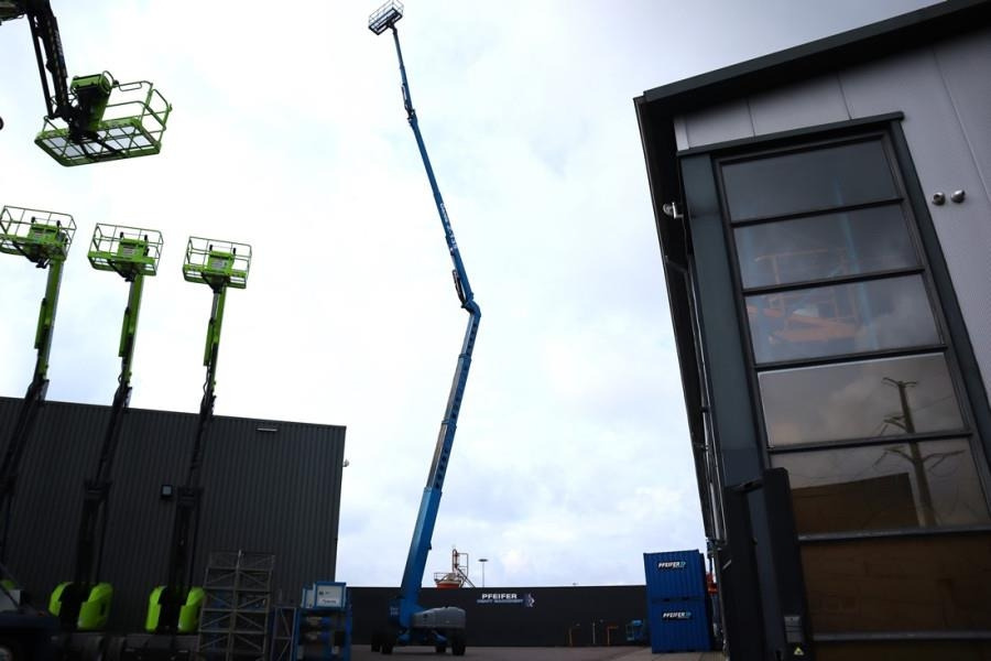 Genie Z135/70 Diesel, 4x4x4 Drive, 43m Lifting Height, 2 - Gelenkarmbühne: das Bild 3 Genie Z135/70 Diesel, 4x4x4 Drive, 43m Lifting Height, 2 - Gelenkarmbühne: das Bild 3