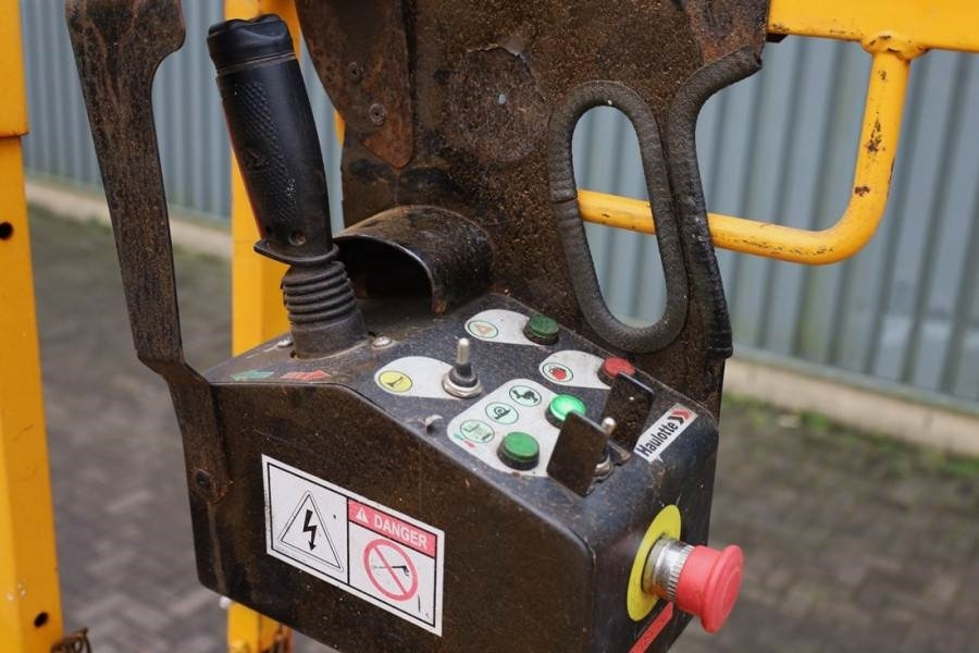 Haulotte Compact 10N Electric, 10m Working Height, 230kg Ca - Scherenbühne: das Bild 4 Haulotte Compact 10N Electric, 10m Working Height, 230kg Ca - Scherenbühne: das Bild 4