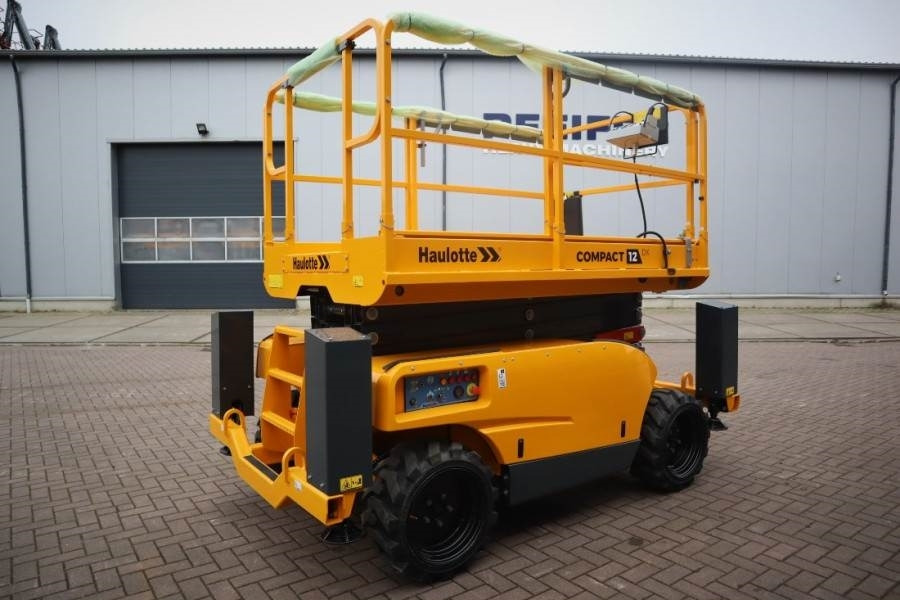 Haulotte Compact 12DX Valid Inspection, *Guarantee! Diesel, - Scherenbühne: das Bild 2 Haulotte Compact 12DX Valid Inspection, *Guarantee! Diesel, - Scherenbühne: das Bild 2