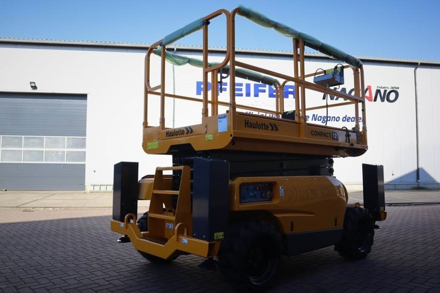 Haulotte Compact 12DX Valid Inspection, *Guarantee! Diesel, - Scherenbühne: das Bild 2 Haulotte Compact 12DX Valid Inspection, *Guarantee! Diesel, - Scherenbühne: das Bild 2