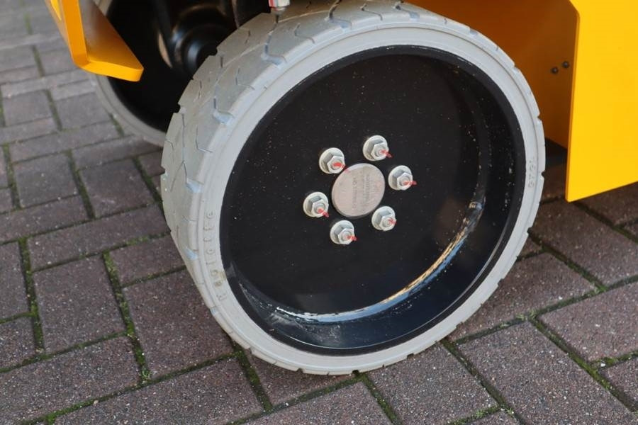 Haulotte Compact 8N Valid inspection, *Guarantee! 8m Workin - Scherenbühne: das Bild 5 Haulotte Compact 8N Valid inspection, *Guarantee! 8m Workin - Scherenbühne: das Bild 5