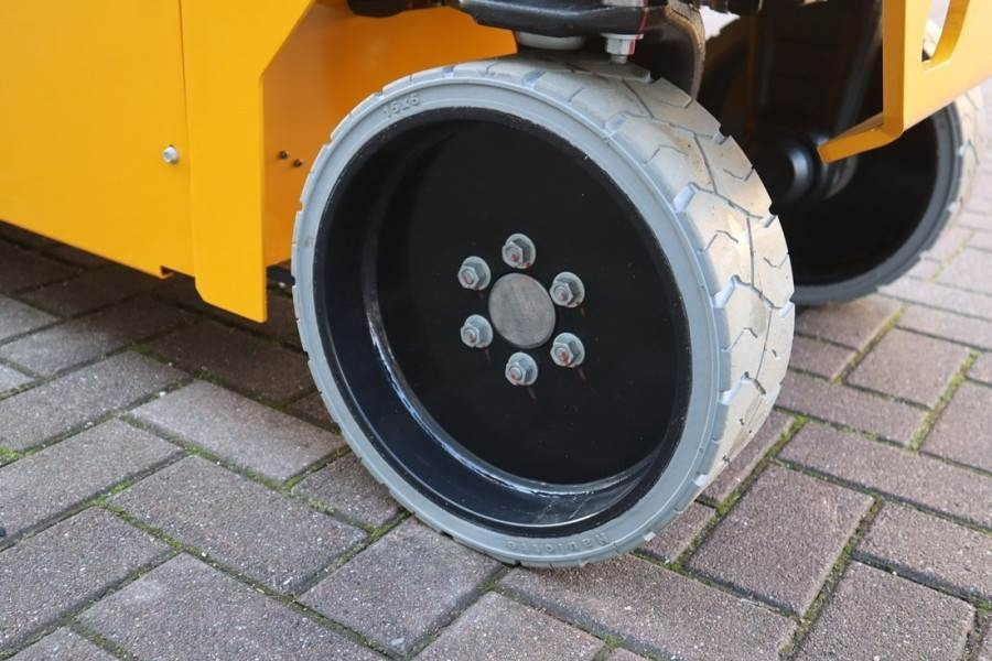 Haulotte Compact 8N Valid inspection, *Guarantee! 8m Workin - Scherenbühne: das Bild 4 Haulotte Compact 8N Valid inspection, *Guarantee! 8m Workin - Scherenbühne: das Bild 4