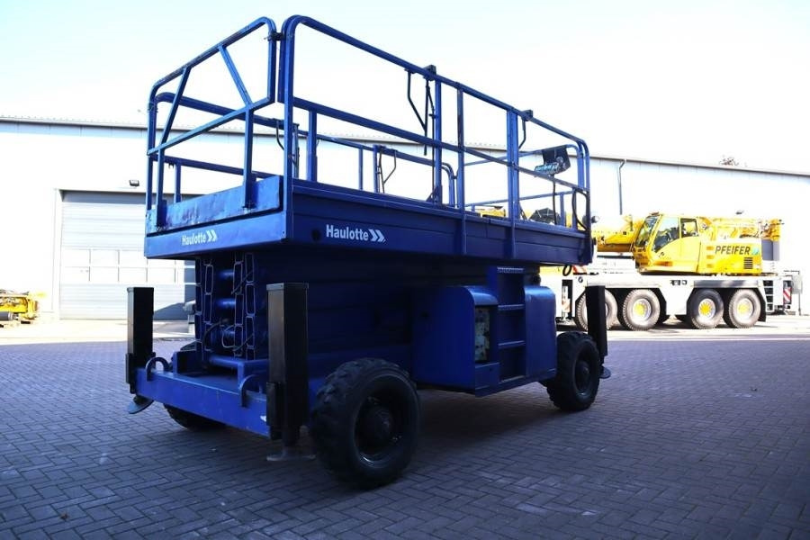Haulotte H15SX New Tyres, Diesel, 4x4 Drive, 15 Working Hei - Scherenbühne: das Bild 2 Haulotte H15SX New Tyres, Diesel, 4x4 Drive, 15 Working Hei - Scherenbühne: das Bild 2