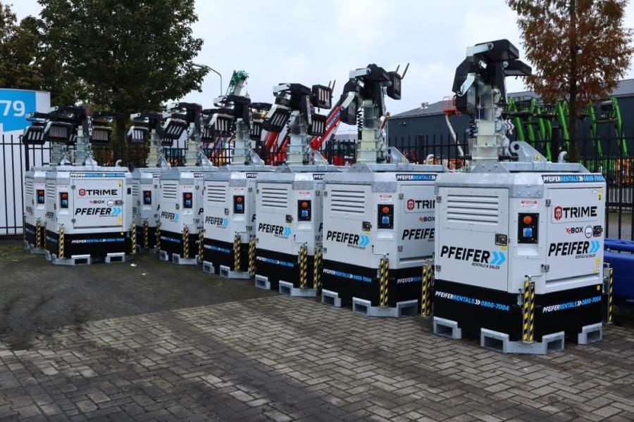 Trime X-BOX 4x320W Valid inspection, *Guarantee! Hydr. V - Lichtmasten: das Bild 1 Trime X-BOX 4x320W Valid inspection, *Guarantee! Hydr. V - Lichtmasten: das Bild 1