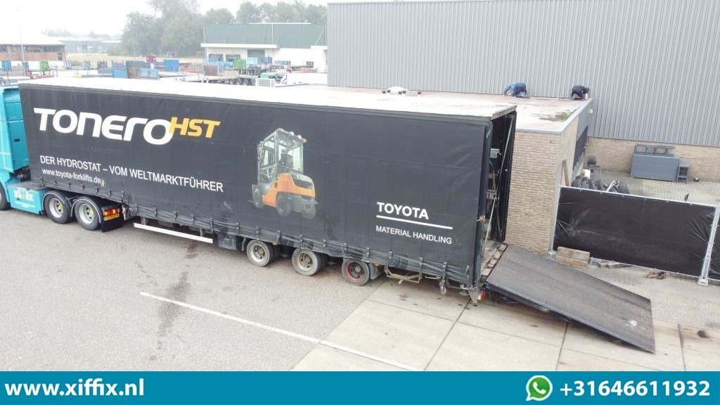 Wiese 3-ass. Semi dieplader met huifopbouw / Wiese 9 tons laadklep - Tieflader Auflieger: das Bild 2 Wiese 3-ass. Semi dieplader met huifopbouw / Wiese 9 tons laadklep - Tieflader Auflieger: das Bild 2