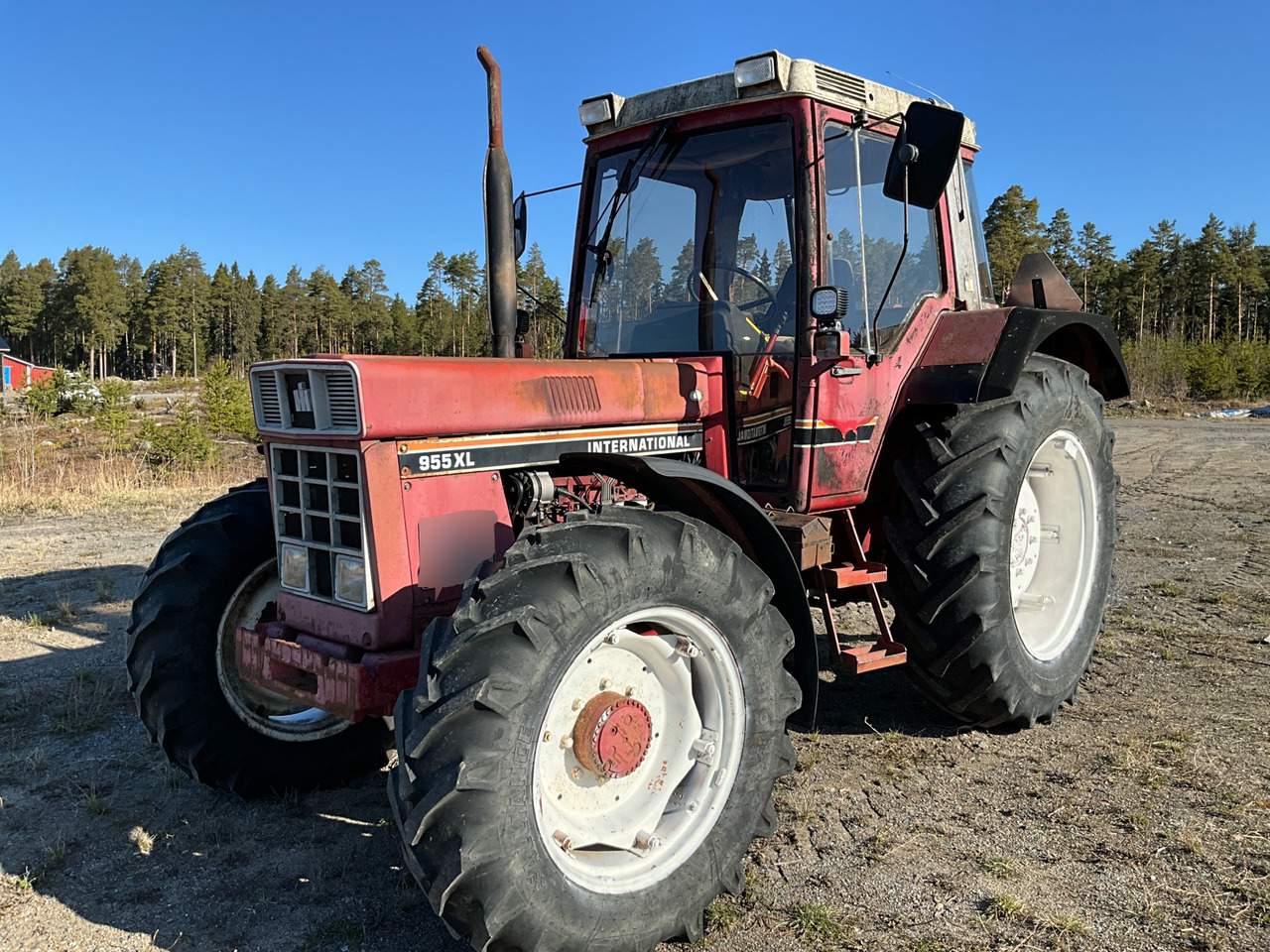 International 955XL - Traktor: das Bild 1 International 955XL - Traktor: das Bild 1