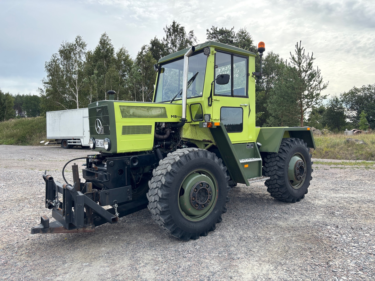 Mercedes-Benz MB Trac 800 - Traktor: das Bild 1 Mercedes-Benz MB Trac 800 - Traktor: das Bild 1