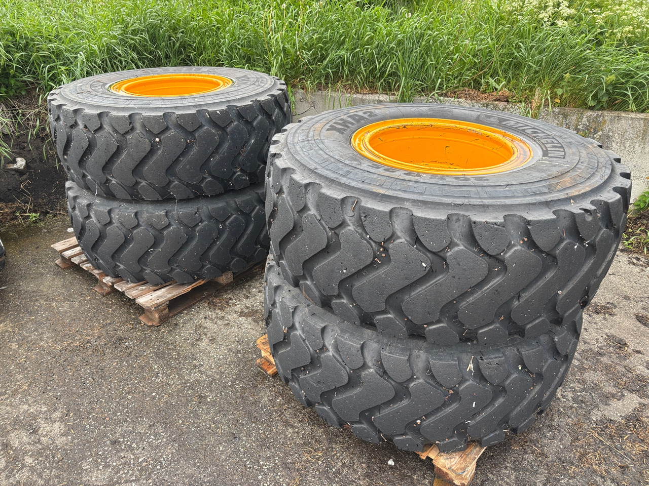 Michelin XHA2 - Reifen für Baumaschine: das Bild 1 Michelin XHA2 - Reifen für Baumaschine: das Bild 1