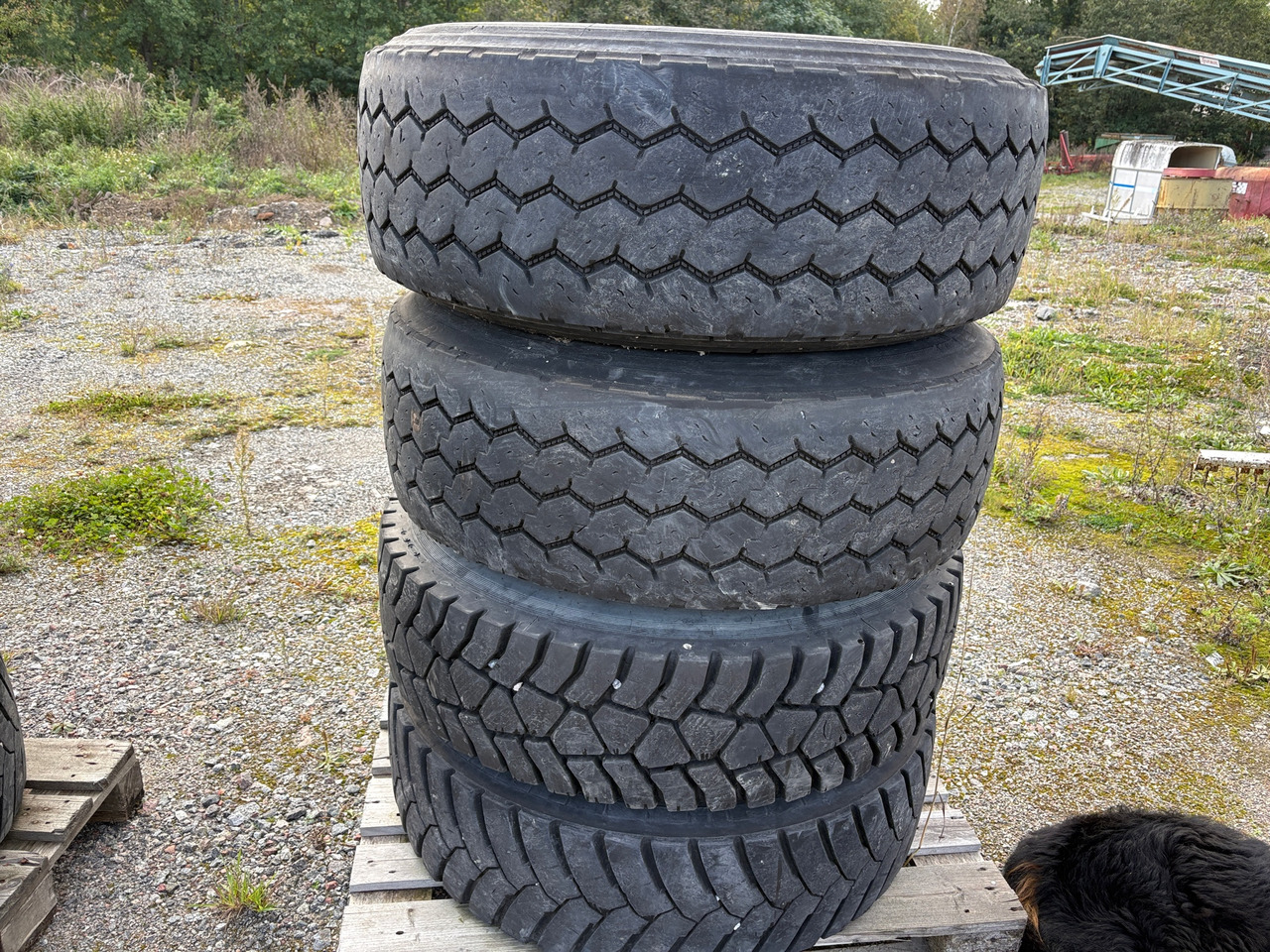 Okänt 385/65R22.5 - Reifen für Baumaschine: das Bild 1 Okänt 385/65R22.5 - Reifen für Baumaschine: das Bild 1