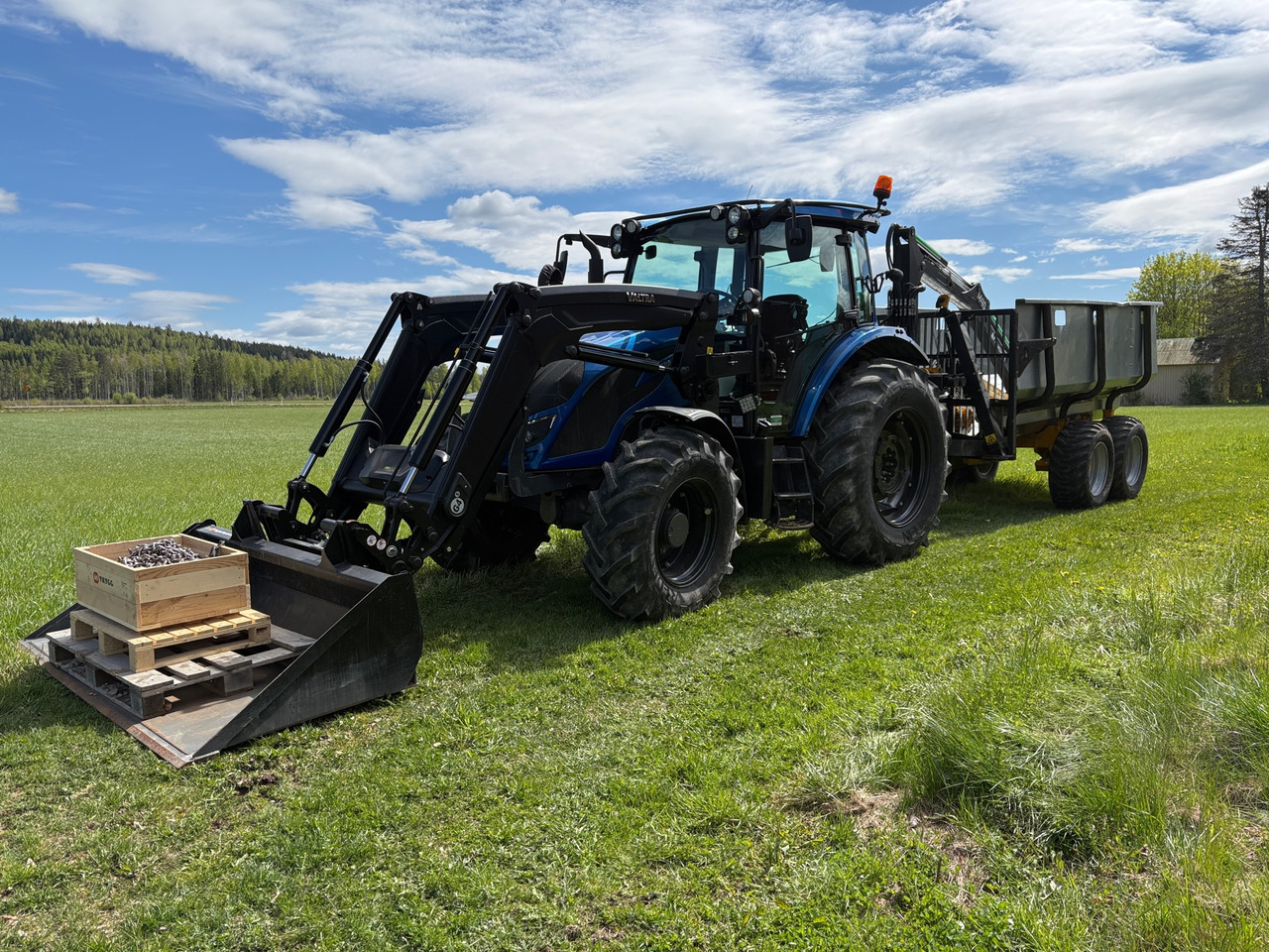 Valtra A114 - Traktor: das Bild 1 Valtra A114 - Traktor: das Bild 1