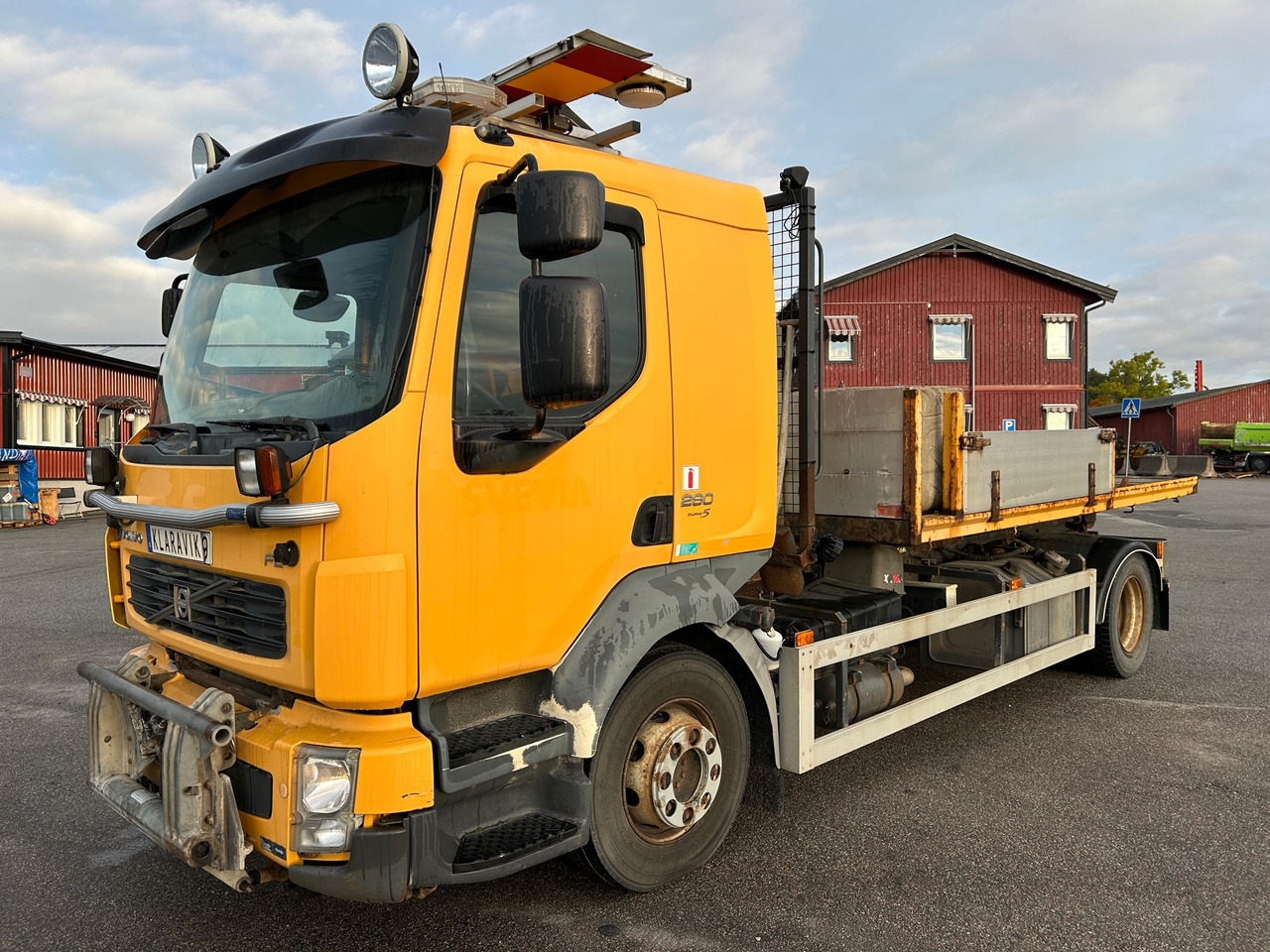 Volvo FL 280 - Abrollkipper: das Bild 1 Volvo FL 280 - Abrollkipper: das Bild 1