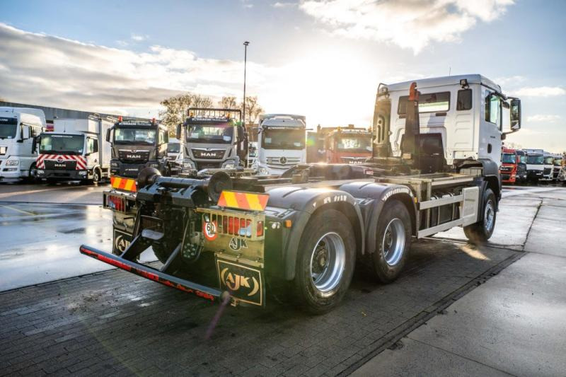 MAN TGS 33.470 BL - 64 456 KM - Abrollkipper: das Bild 4 MAN TGS 33.470 BL - 64 456 KM - Abrollkipper: das Bild 4