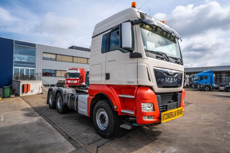 MAN TGX 33.560 XLX BLS+BIG AXLES+INTARDER - Sattelzugmaschine: das Bild 2 MAN TGX 33.560 XLX BLS+BIG AXLES+INTARDER - Sattelzugmaschine: das Bild 2