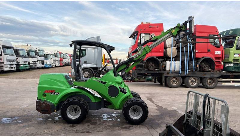 Avant 745 TDL (BELGIAN MACHINE / TOP CONDITION / 4X4 OPTIDRIVE / INCL ATTACHMENTS) - Deltalader: das Bild 4 Avant 745 TDL (BELGIAN MACHINE / TOP CONDITION / 4X4 OPTIDRIVE / INCL ATTACHMENTS) - Deltalader: das Bild 4