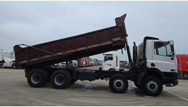DAF 85 CF 340 (EURO 2 / MANUAL PUMP / STEEL SUSP. / POSSIBLE AS CHASSIS / 8X4) - Kipper: das Bild 4 DAF 85 CF 340 (EURO 2 / MANUAL PUMP / STEEL SUSP. / POSSIBLE AS CHASSIS / 8X4) - Kipper: das Bild 4