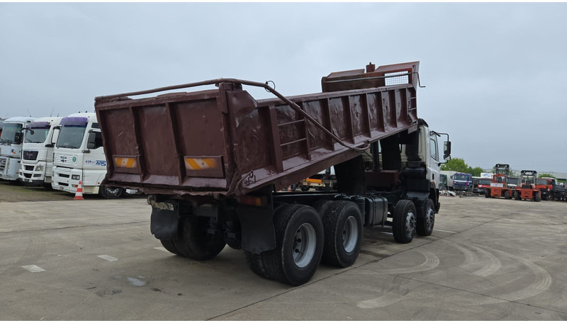 DAF 85 CF 340 (EURO 2 / MANUAL PUMP / STEEL SUSP. / POSSIBLE AS CHASSIS / 8X4) - Kipper: das Bild 5 DAF 85 CF 340 (EURO 2 / MANUAL PUMP / STEEL SUSP. / POSSIBLE AS CHASSIS / 8X4) - Kipper: das Bild 5