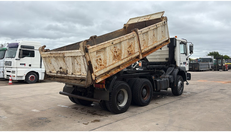 MAN 26.403 (BOITE MANUELLE / MANUAL GEARBOX / 6 CYLINDER / GOOD CONDITION / BIG AXLE) - Kipper: das Bild 4 MAN 26.403 (BOITE MANUELLE / MANUAL GEARBOX / 6 CYLINDER / GOOD CONDITION / BIG AXLE) - Kipper: das Bild 4