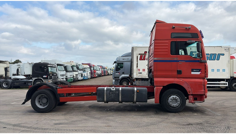 MAN TGA 18.410 (POMPE MANUELLE / MANUAL PUMP / BOITE MANUELLE / MANUAL GEARBOX) - Fahrgestell LKW: das Bild 4 MAN TGA 18.410 (POMPE MANUELLE / MANUAL PUMP / BOITE MANUELLE / MANUAL GEARBOX) - Fahrgestell LKW: das Bild 4
